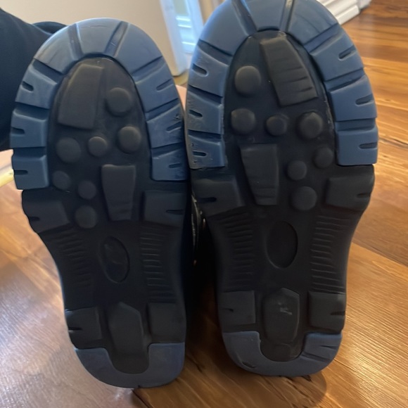 Size 13 Sketchers waterproof winter boots boys - Picture 2 of 3